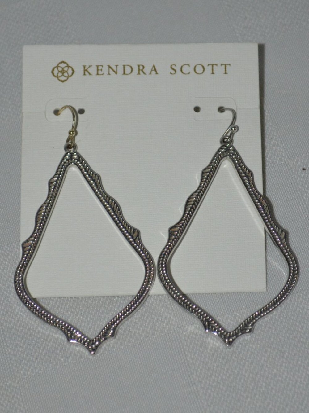 New Kendra Scott Sophee Silver Drop Earrings
